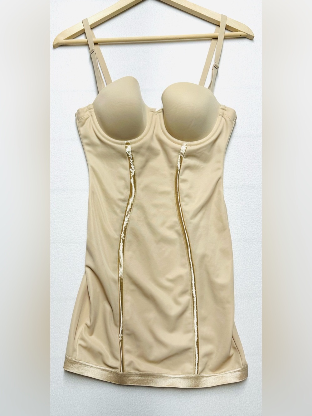 Maidenform 34B Nude Shaping Bodysuit Underwire Firm Control Full Body Shapewear